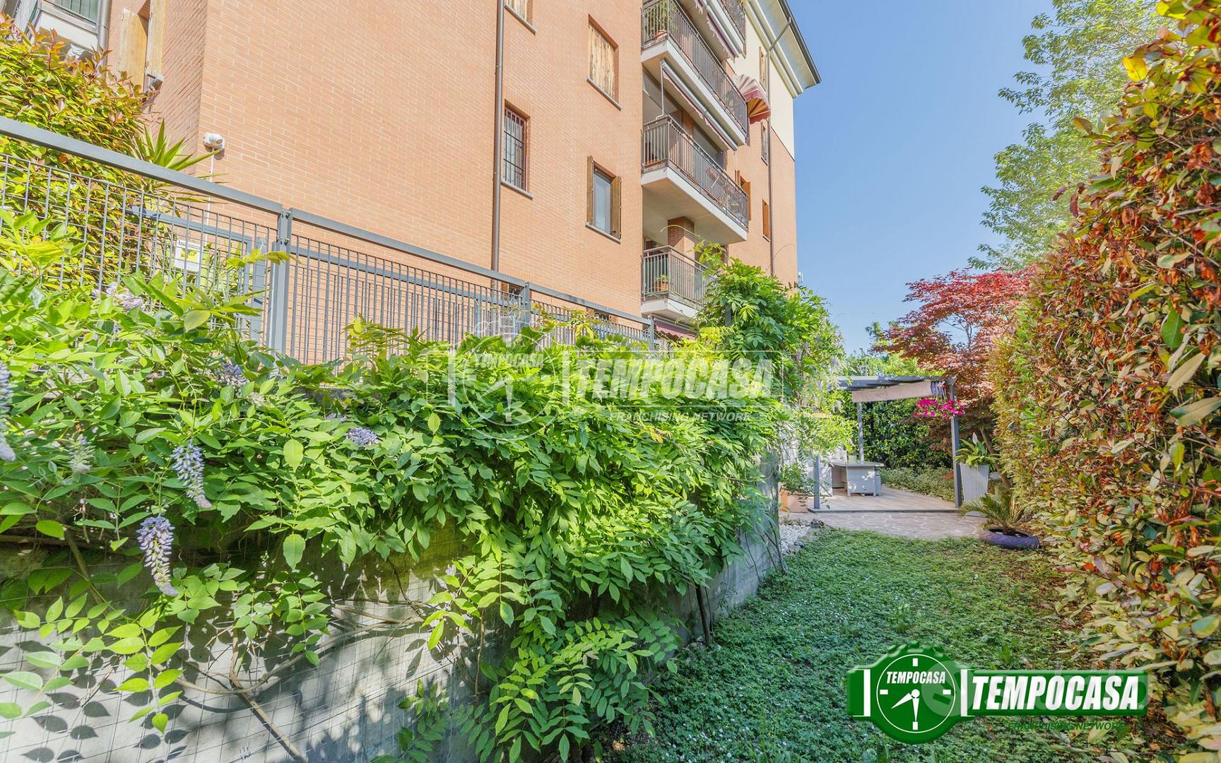 Apartment in Milano, Muggiano, Municipio 7 - Altro
