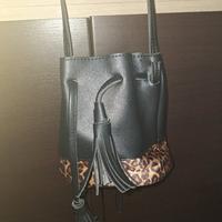 Borsa a secchiello in similpelle nera + animalier