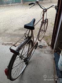 Bicicletta da città vintage bianca – funzionante
