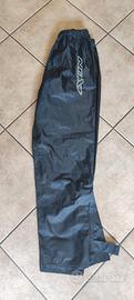 pantaloni da pioggia 