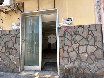 NEGOZIO A NAPOLI