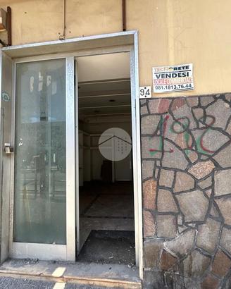 NEGOZIO A NAPOLI