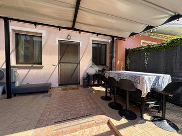 VILLA A SCHIERA A MONTEGRIDOLFO