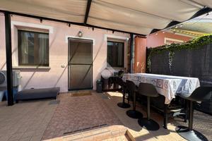 VILLA A SCHIERA A MONTEGRIDOLFO