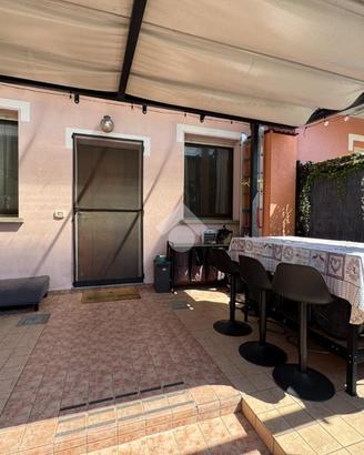 VILLA A SCHIERA A MONTEGRIDOLFO