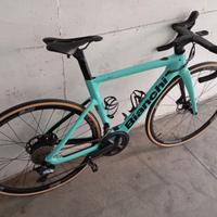 Bici da corsa elettrica BIANCHI ARIA E ROAD
