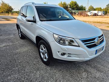 Volkswagen Tiguan 2.0 TDI DPF 4MOTION DSG Sport & 