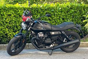 Moto Guzzi v7 Stone
