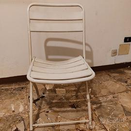 Sedia pieghevole di metallo