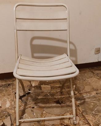 Sedia pieghevole di metallo