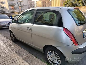 Lancia y 2005