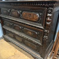 Cassettone in noce del 600