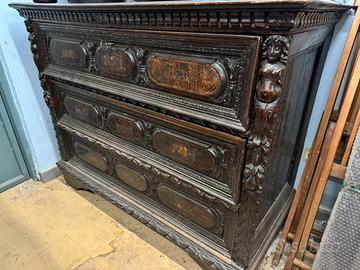 Cassettone in noce del 600