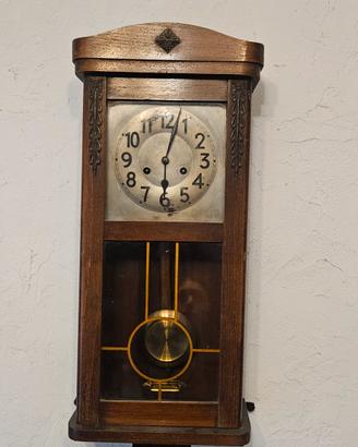 Orologio a muro con pendolo