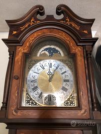 Orologio a pendolo a colonna