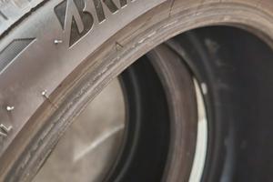 BRIDGESTONE BLIZZAK LM005