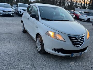 Lancia Ypsilon 1.3 MJT 75 CV Platino