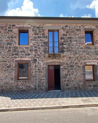Casa in pietra nel centro di Sindia