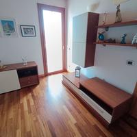 Soggiorno finiture ciliegio e avorio papiro