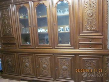 Mobile in stile antico, lavorazione rifinita.