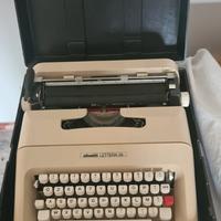 Macchina per scrivere Olivetti Lettera 35 + cust