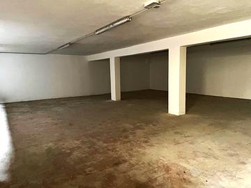 Deposito al piano seminterrato open space