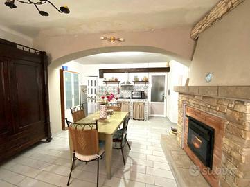 Casa indipendente di 153 m² con 5 locali e box aut
