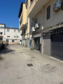 Immobile di 500 m² con 5 locali a Giugliano in Cam
