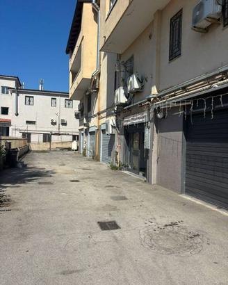 Immobile di 500 m² con 5 locali a Giugliano in Cam