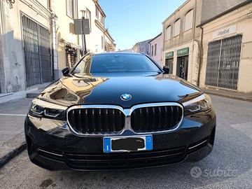 BMW 530d xDrive Touring Business 249 CV