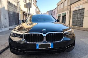 BMW 530d xDrive Touring Business 249 CV