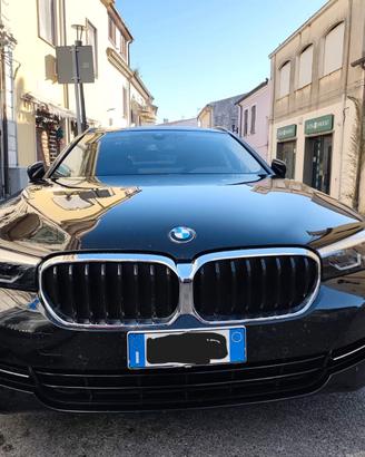 BMW 530d xDrive Touring Business 249 CV