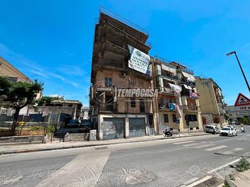 INTERO STABILE CIELO-TERRA DI 6 PIANI CON TERRAZZO