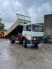 Iveco 135 17 ribaltabile trilaterale