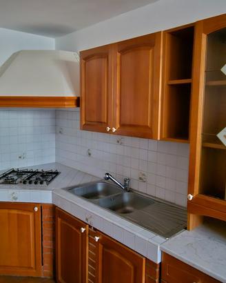 Cucina con cappa angolare