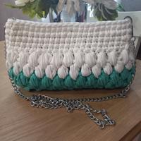 Borsa in fettuccia ad uncinetto punto puff 