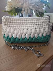 Borsa in fettuccia ad uncinetto punto puff 