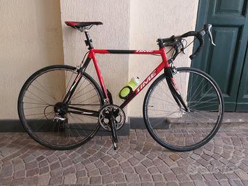 bicicletta da corsa carbonio