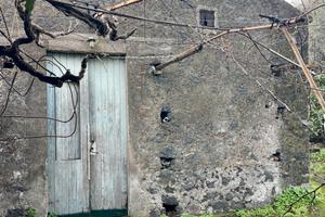 Stazzo, terreno agricolo 4.400mq e deposito 28mq