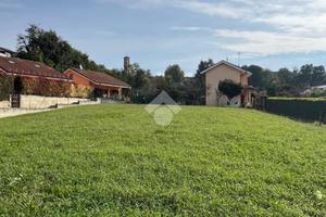 TER. RESIDENZIALE A MOMBELLO DI TORINO