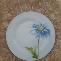 piatto con design floreale - royal norfolk 