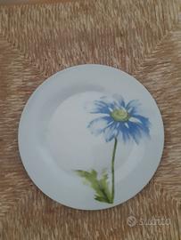 piatto con design floreale - royal norfolk 