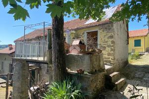 CASA SEMINDIPENDENTE A MONTOGGIO