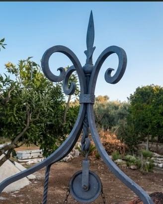 Arco in ferro forgiato a mano  per pozzo 