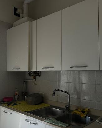 Cucina Bianca con Accenti argento - Veneta Cucine