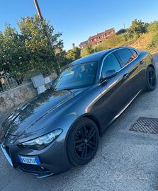 Alfa Romeo Giulia 2.2 AT8 Business