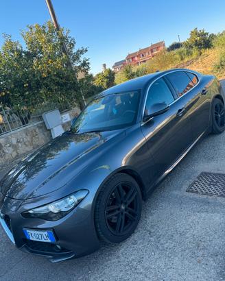 Alfa Romeo Giulia 2.2 AT8 Business