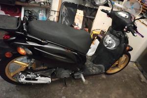 Kymco people s 2000