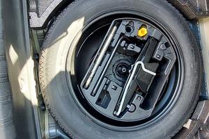 ruotino auto Pegeut 308