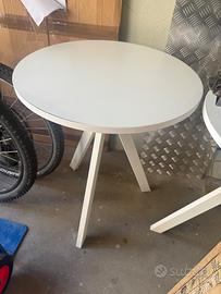 Tavolini in legno bianchi rotondi